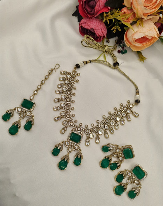 Kundan Choker, Drop Earrings & Maang Tikka Ensemble