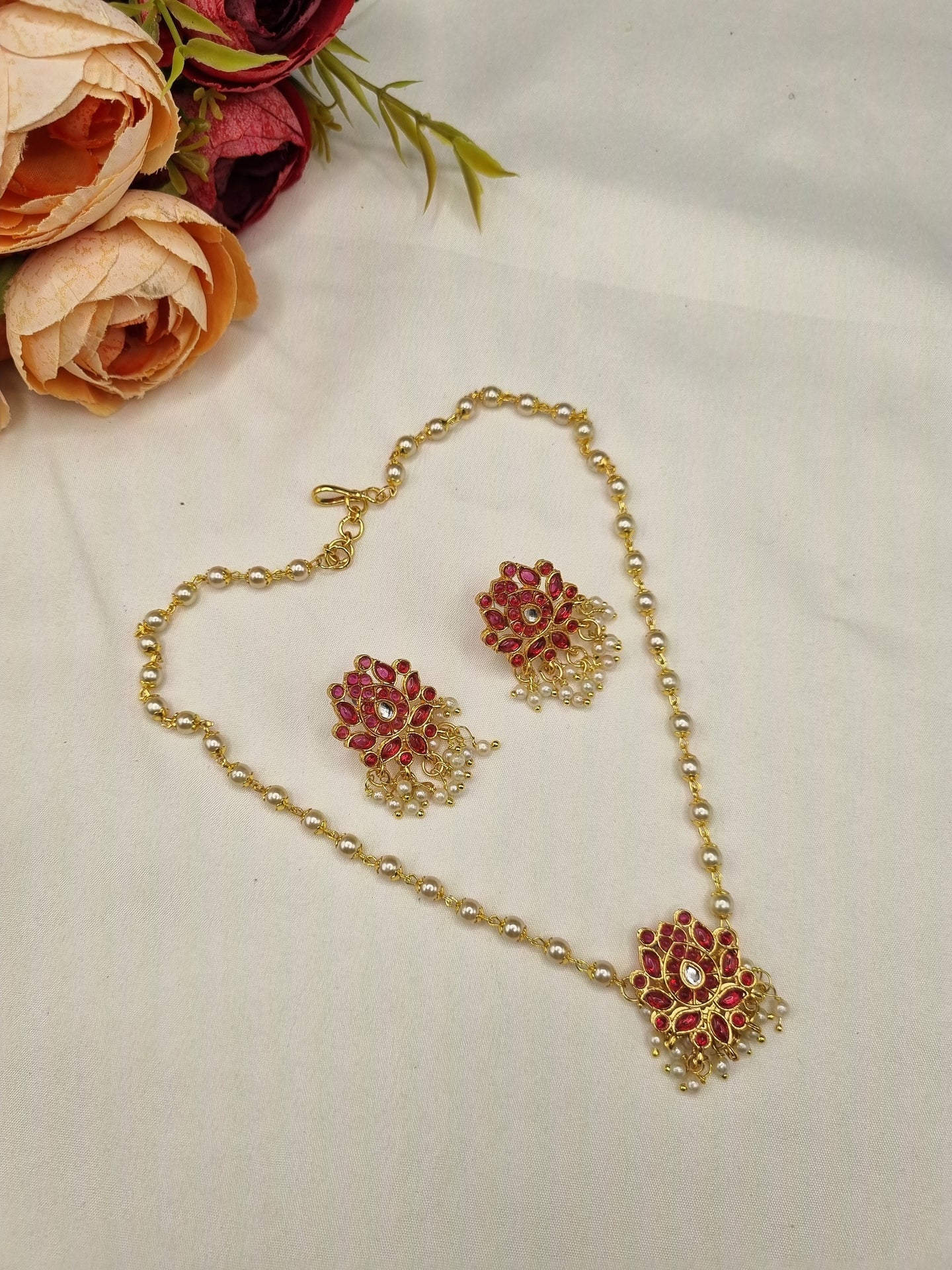 FLORAL STONE PENDANT & PEARL CHAIN JEWELRY SET  DESCRIPTION