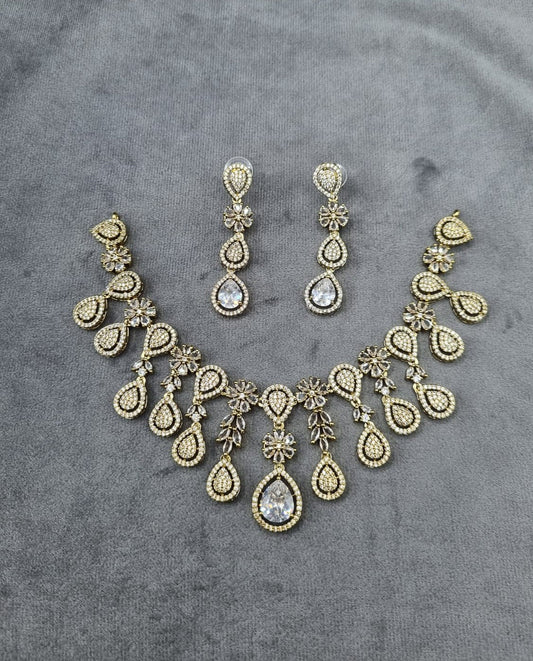 Vintage Floral Pear-Drop Necklace Set