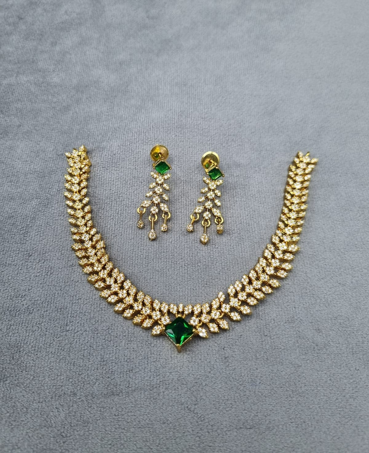 Emerald Leafy Link Necklace Set