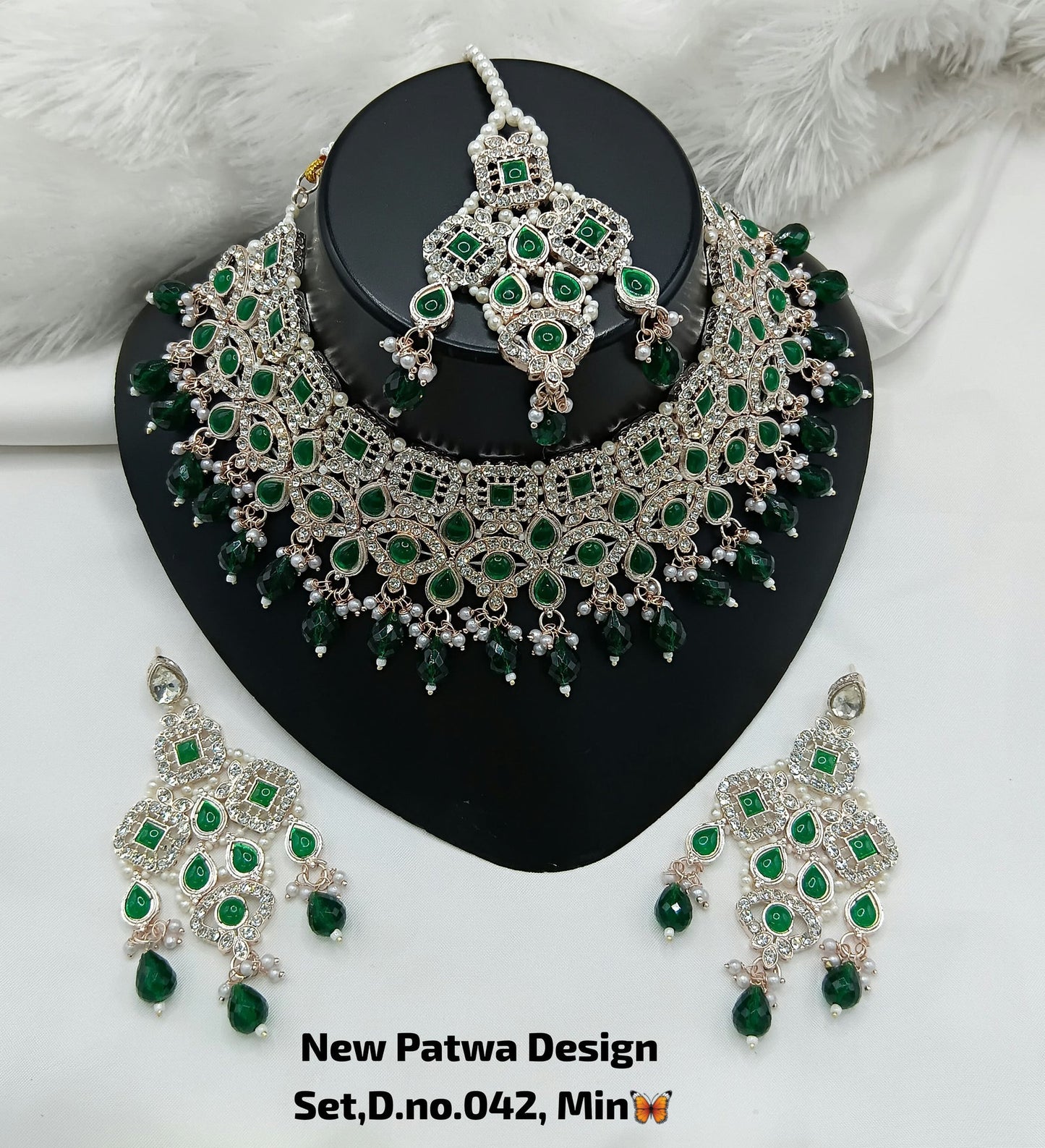 Rose Gold Patwa Choker Set with Maang Tikka