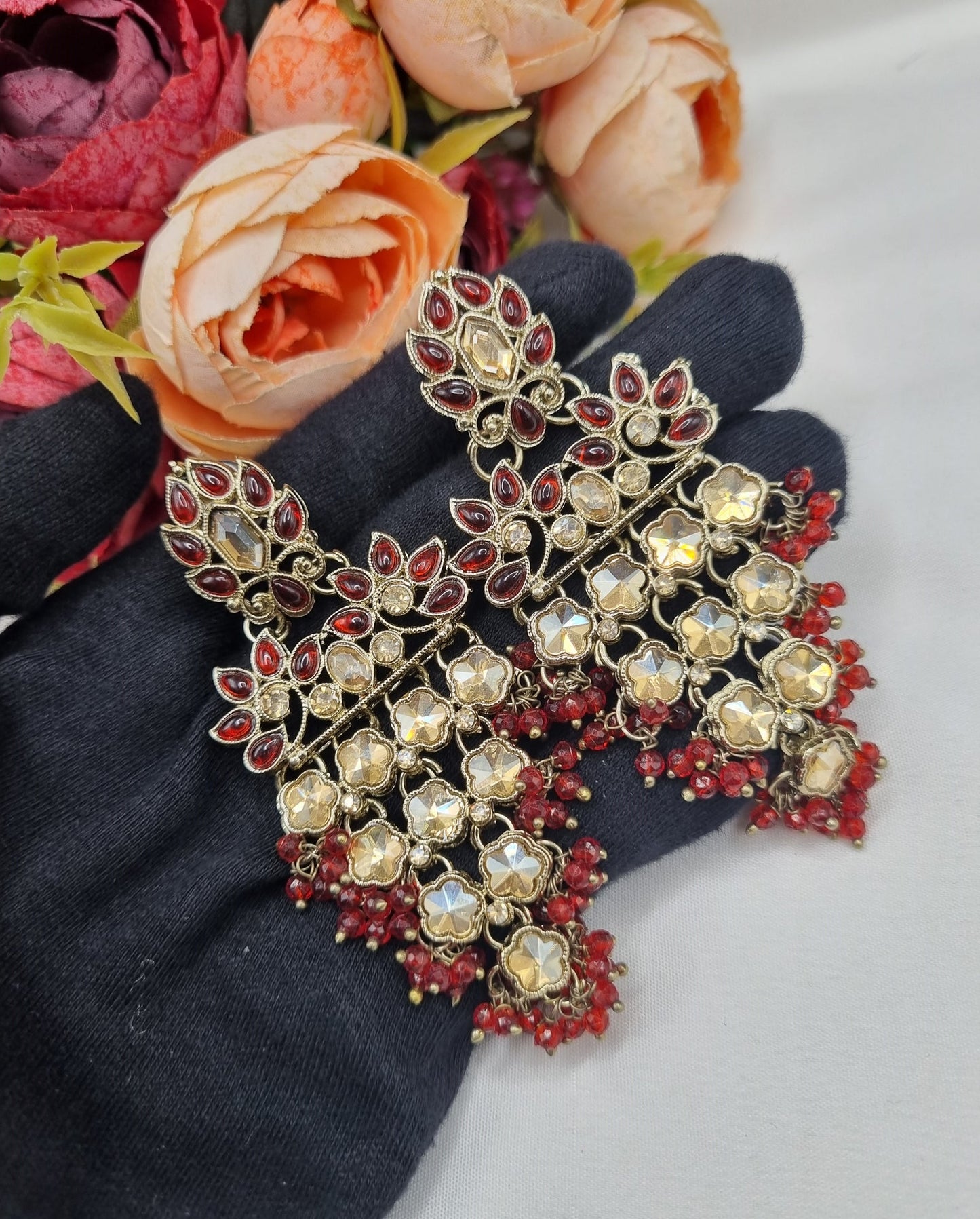 ANTIQUE GOLD TIERED CHANDELIER EARRINGS WITH CRYSTAL MOTIFS & PEARL DROPLETS