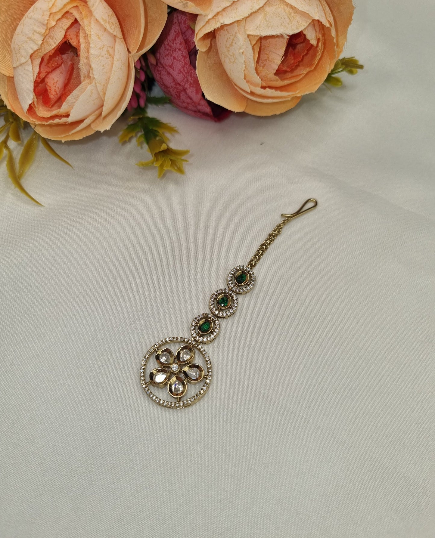 TRADITIONAL KUNDAN & BEAD BRIDAL MAANG TIKKA
