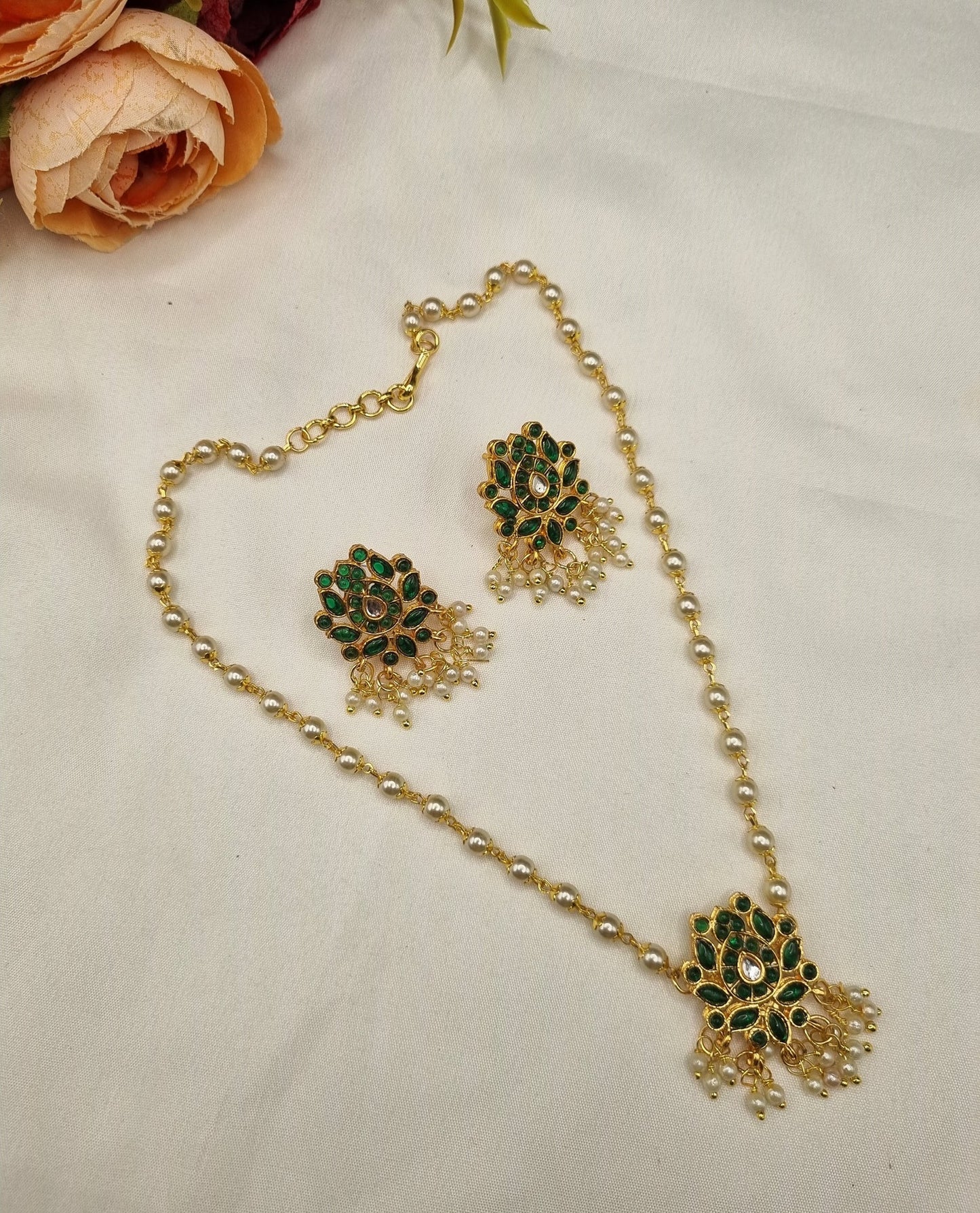 FLORAL STONE PENDANT & PEARL CHAIN JEWELRY SET  DESCRIPTION