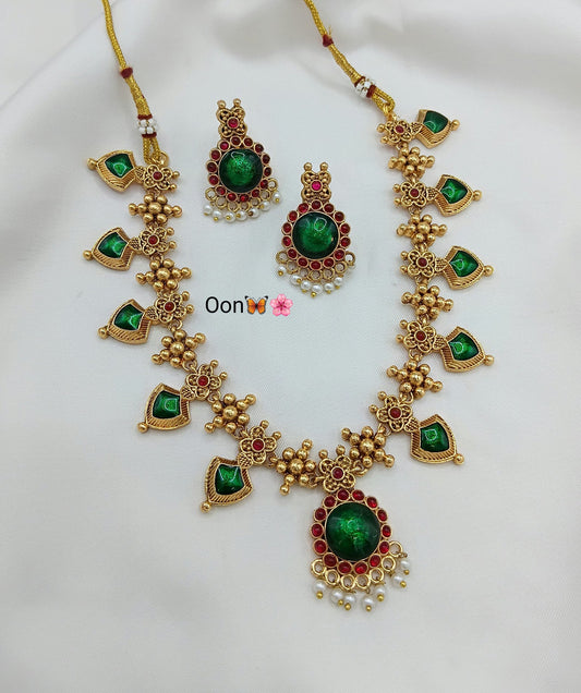 Emerald Green Cabochon Temple Necklace with Textured Gold Beads